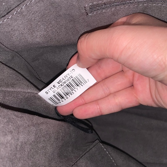 NWT Vince Camuto Livy Pebbled Leather Tote - Picture 10 of 11